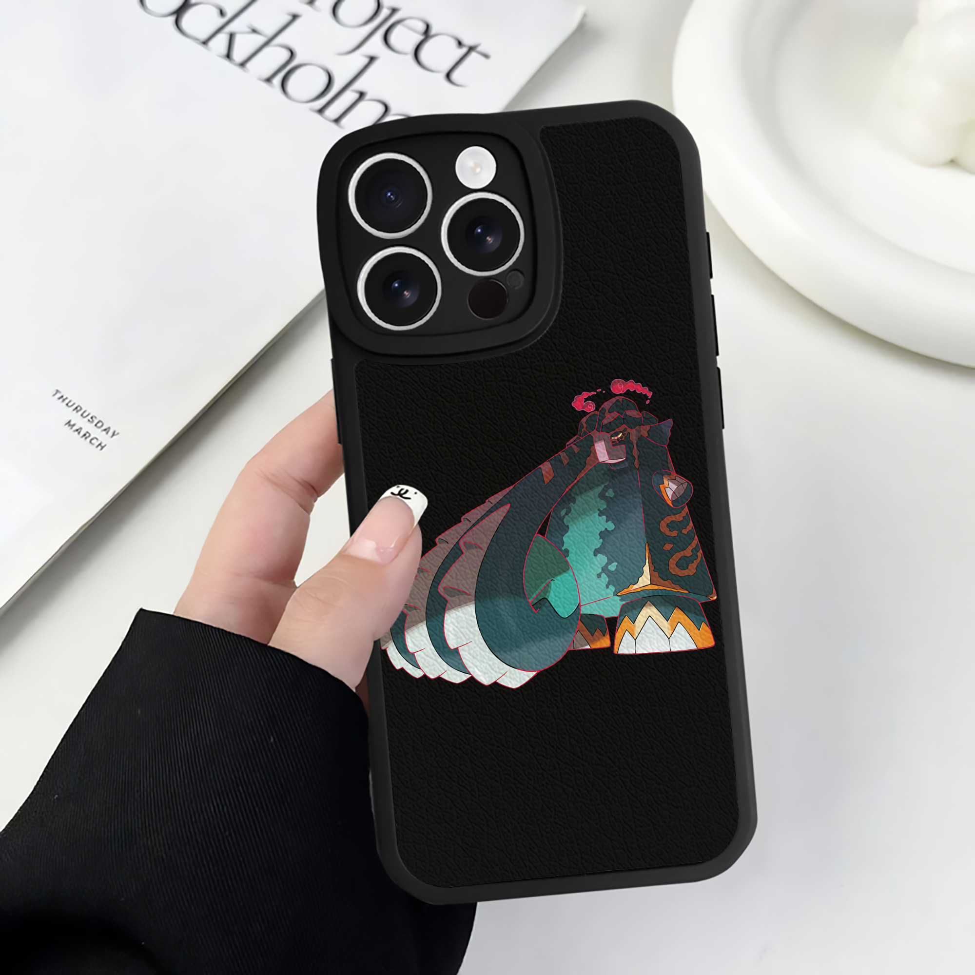 （画像用） ポケットモンスター Pokémon 【iPhone 16シリーズ対応】シリコンスマホケース（レザー調） 材質：シリコン